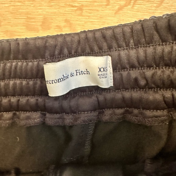 Abercrombie faux leather joggers XXS short - Picture 3 of 3